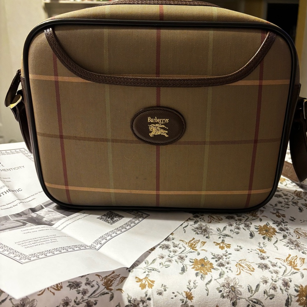 Burberrys Nova Check Pochette Crossbody/EUC